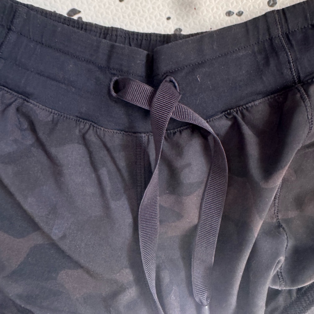 lululemon Women's Black Camo Shorts - Picture 3 of 6